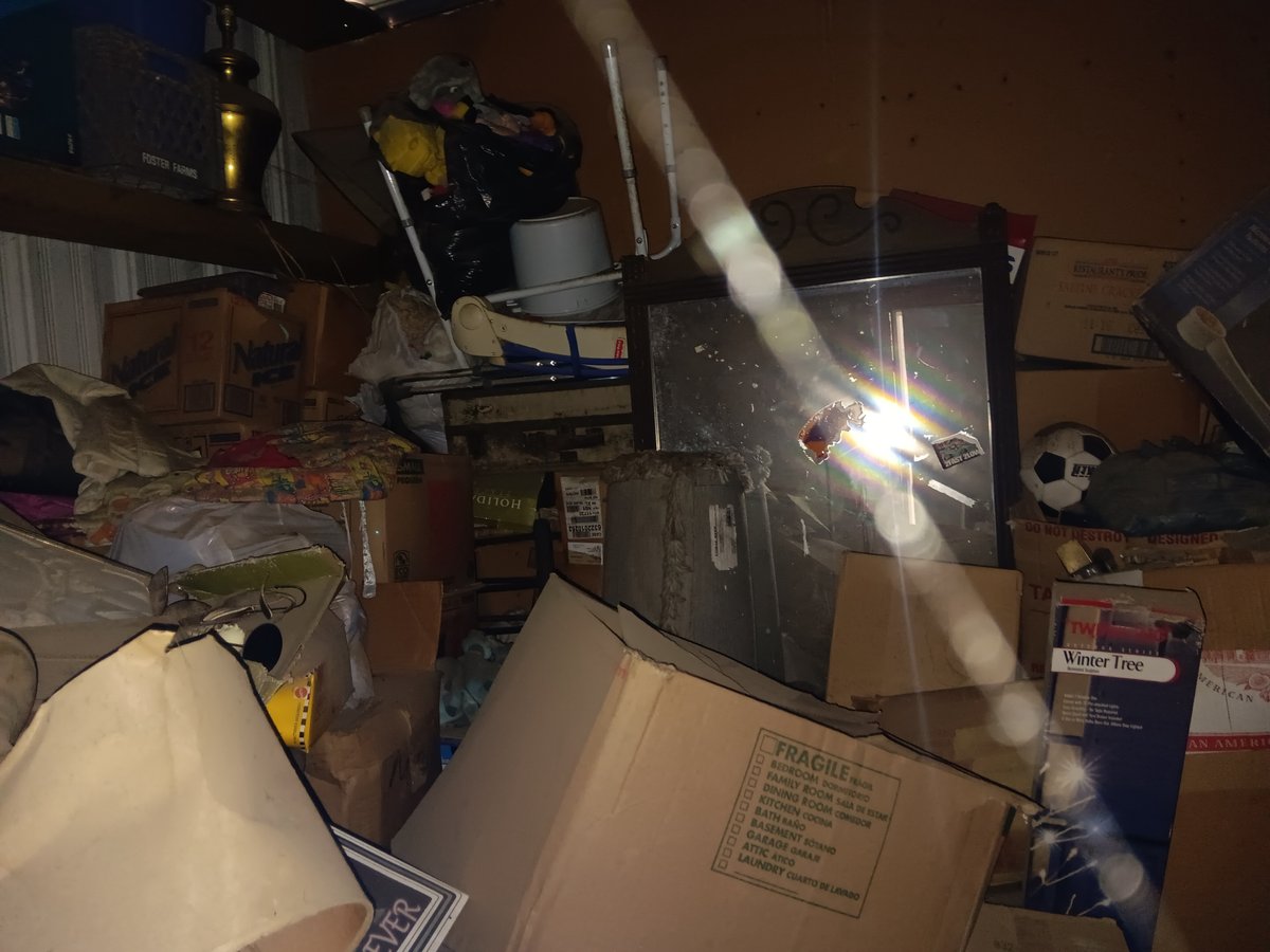 10 x 10 storage unit in Hanford, CA