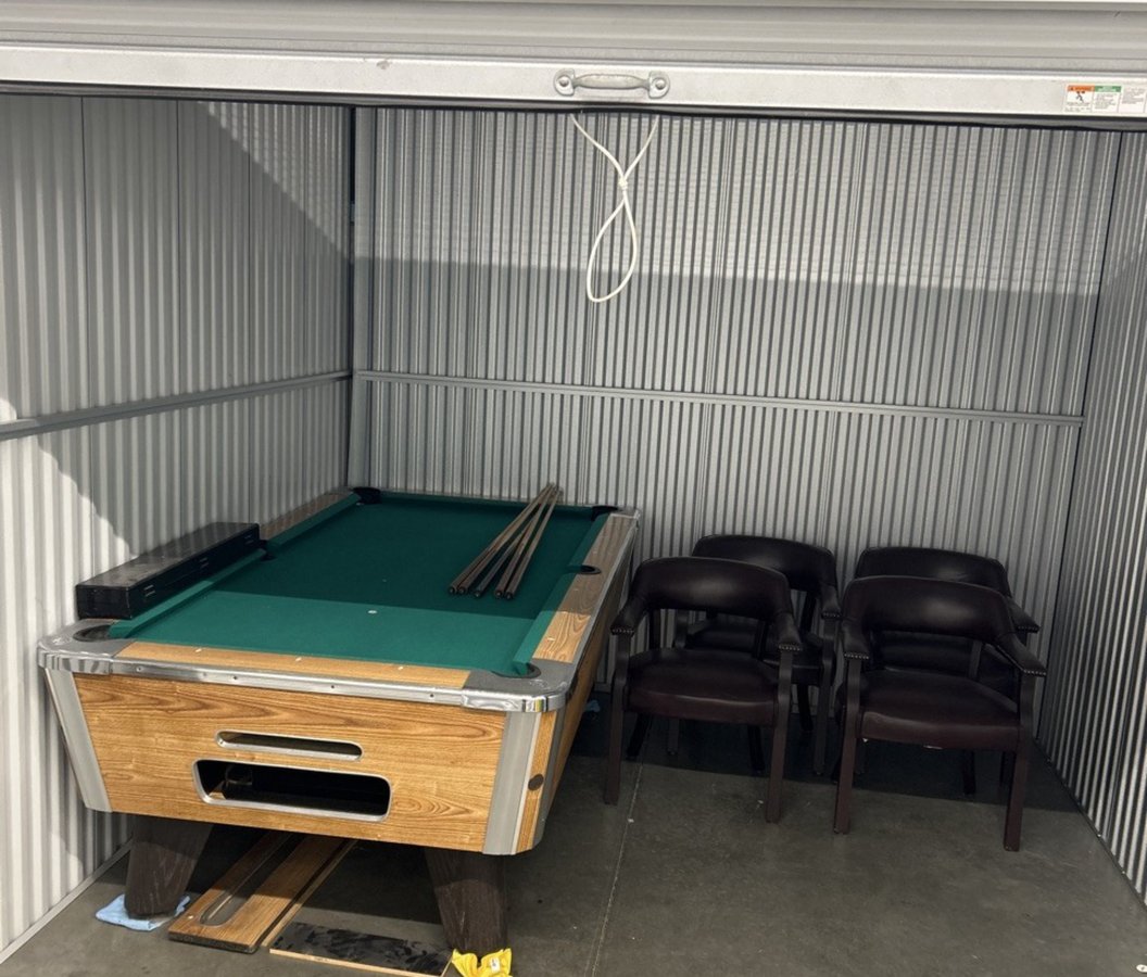 10 x 10 storage unit in Windsor Mill, MD
