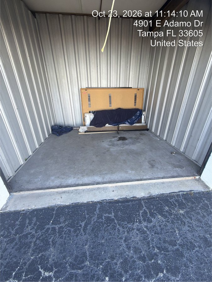10 x 10 storage unit in Tampa, FL