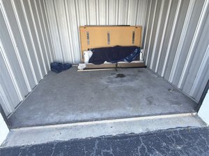 10 x 10 unit in Tampa