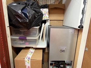 4 x 8 unit in Hyde Park