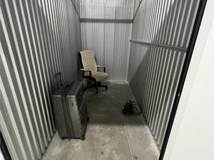 5 x 10 unit in College Point
