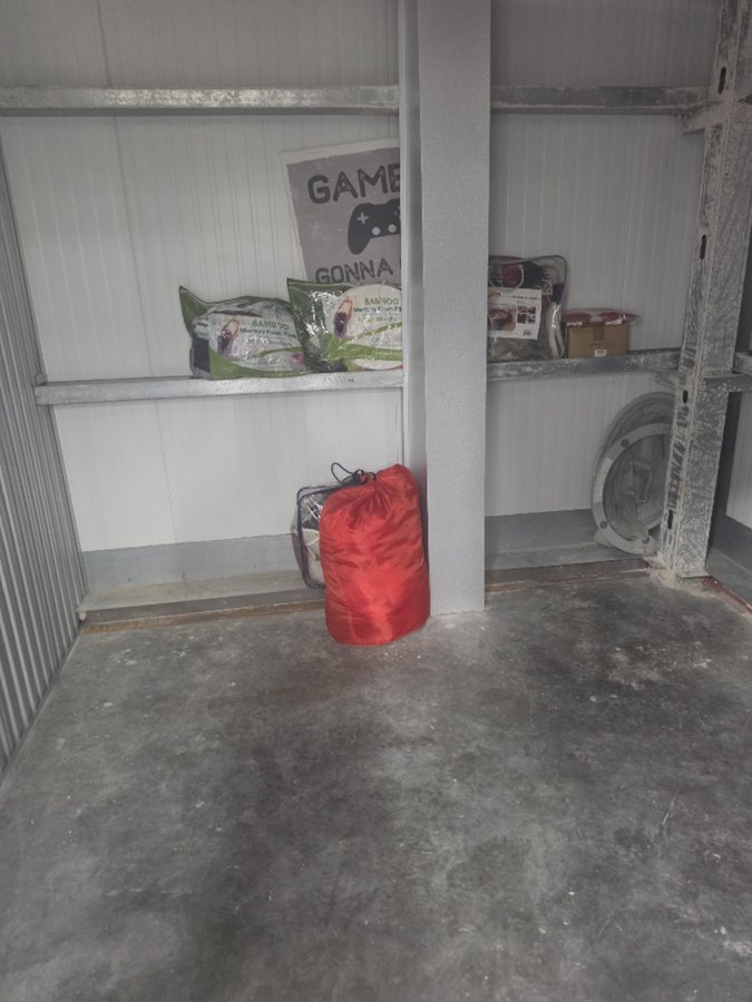 16 x 10 storage unit in Newark, NJ