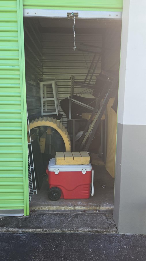 5 x 10 storage unit in Miami, FL