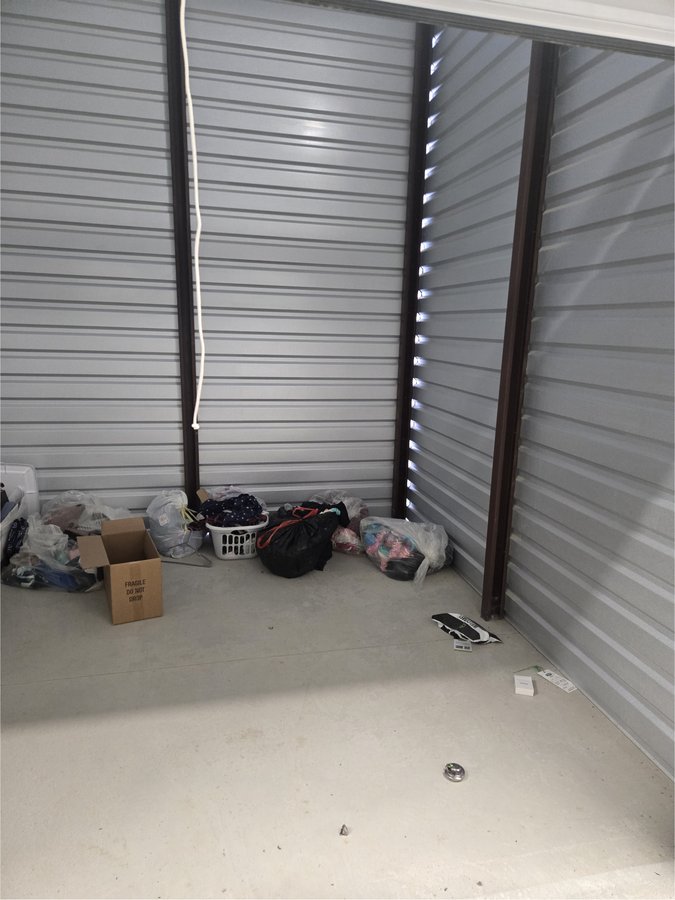 10 x 10 storage unit in Elyria, OH