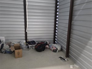 10 x 10 unit in Elyria