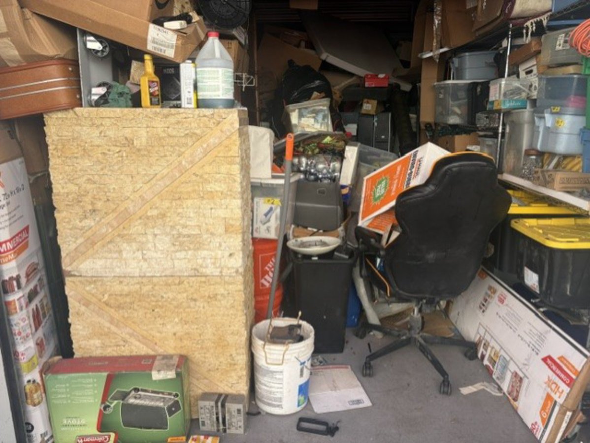 10 x 20 storage unit in Miami, FL