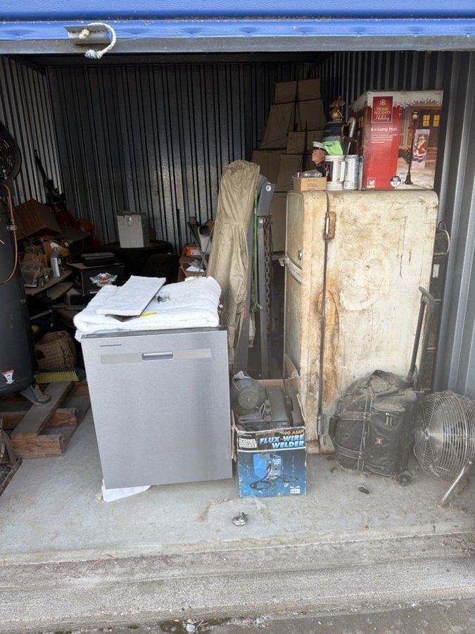10 x 15 storage unit in Linden, MI