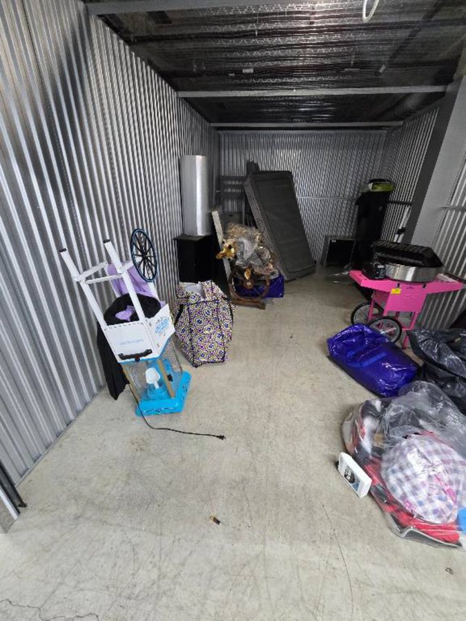 10 x 20 storage unit in Washington, DC
