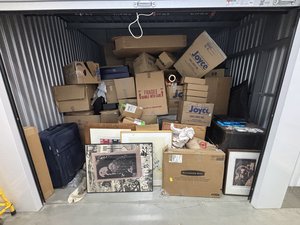 10 x 10 unit in West Haven