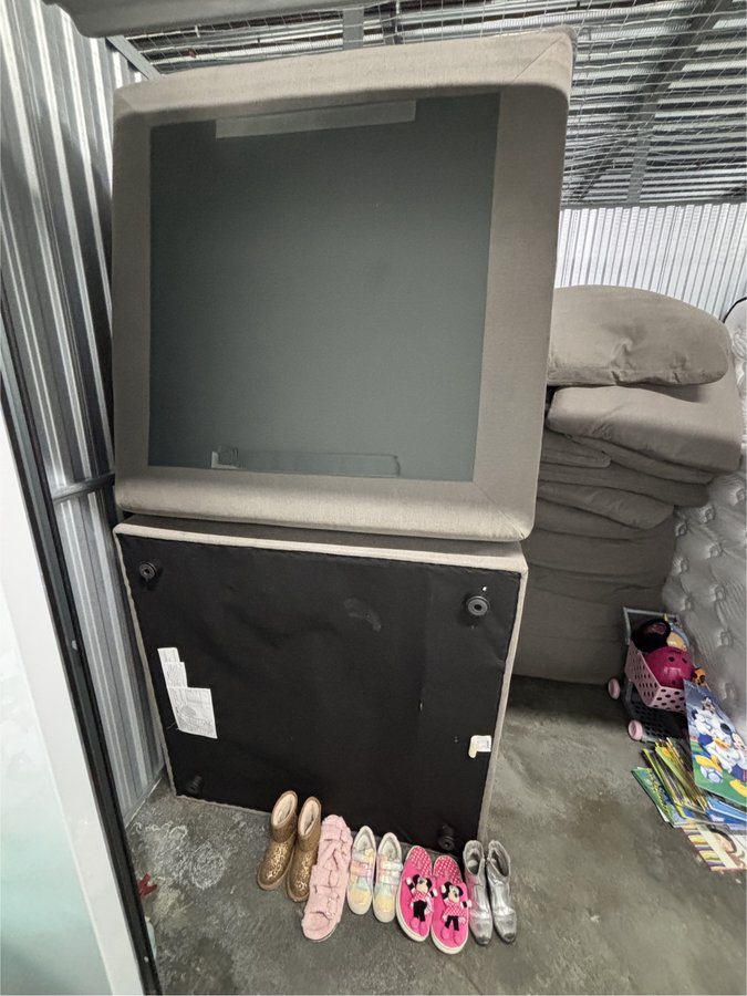 10 x 8 storage unit in West Haven, CT