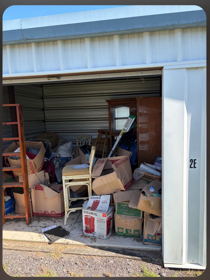 10 x 10 storage unit in Caryville, FL