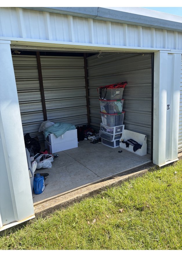 10 x 10 storage unit in Caryville, FL