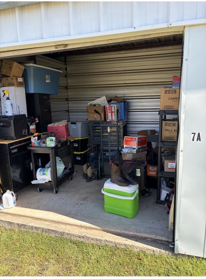10 x 10 storage unit in Caryville, FL