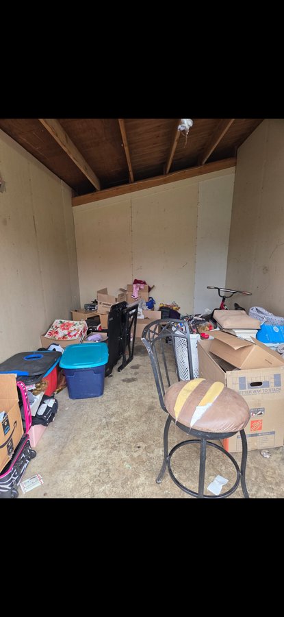 10 x 10 storage unit in Salem, OR