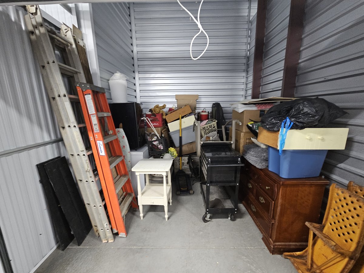 10 x 10 storage unit in Front Royal, VA