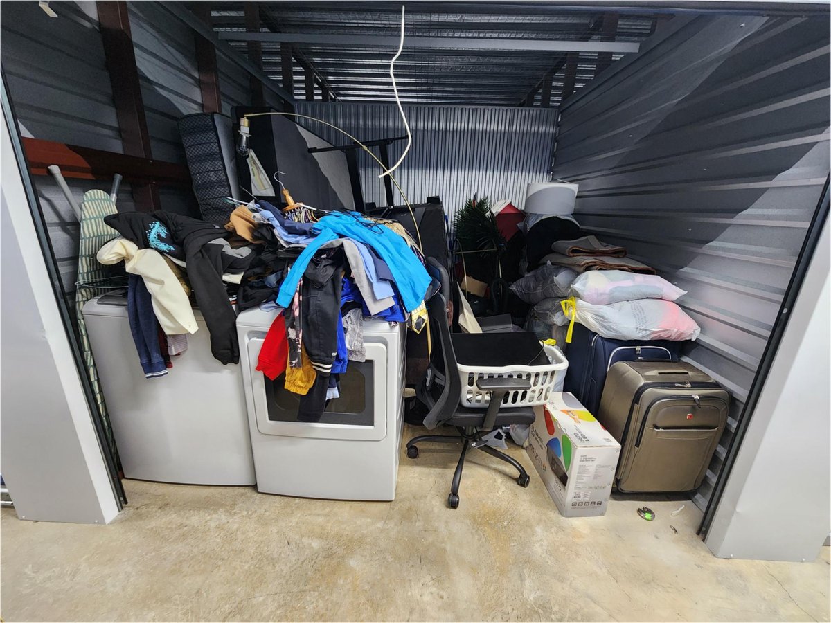 10 x 10 storage unit in Smyrna, GA