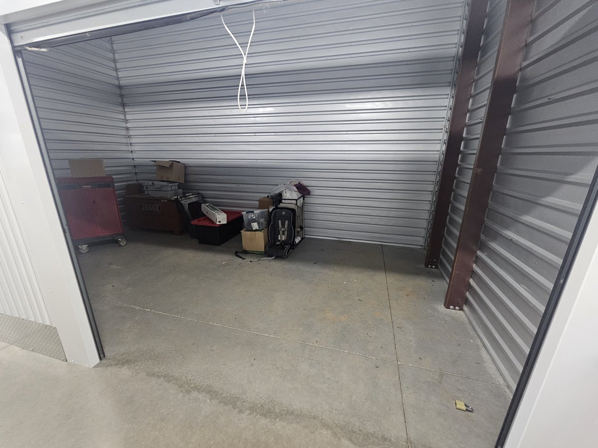 10 x 20 storage unit in Front Royal, VA