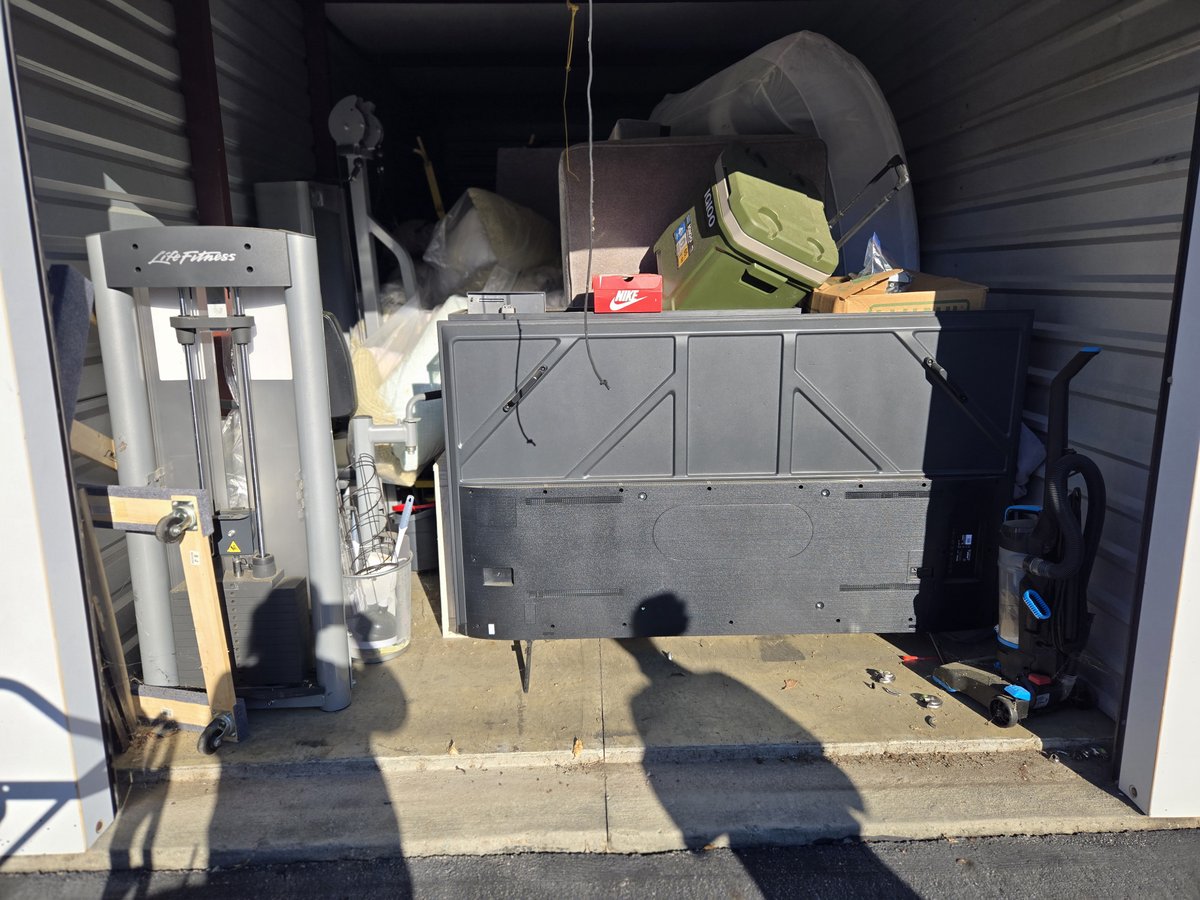 10 x 25 storage unit in Fayetteville, NC