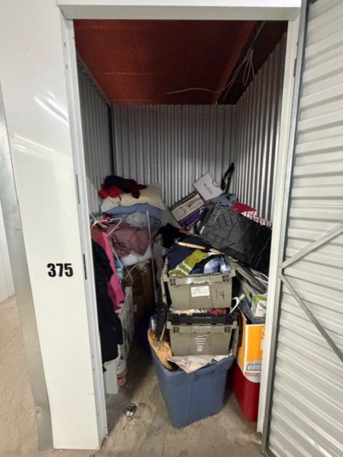 5 x 5 storage unit in Lindenhurst, NY