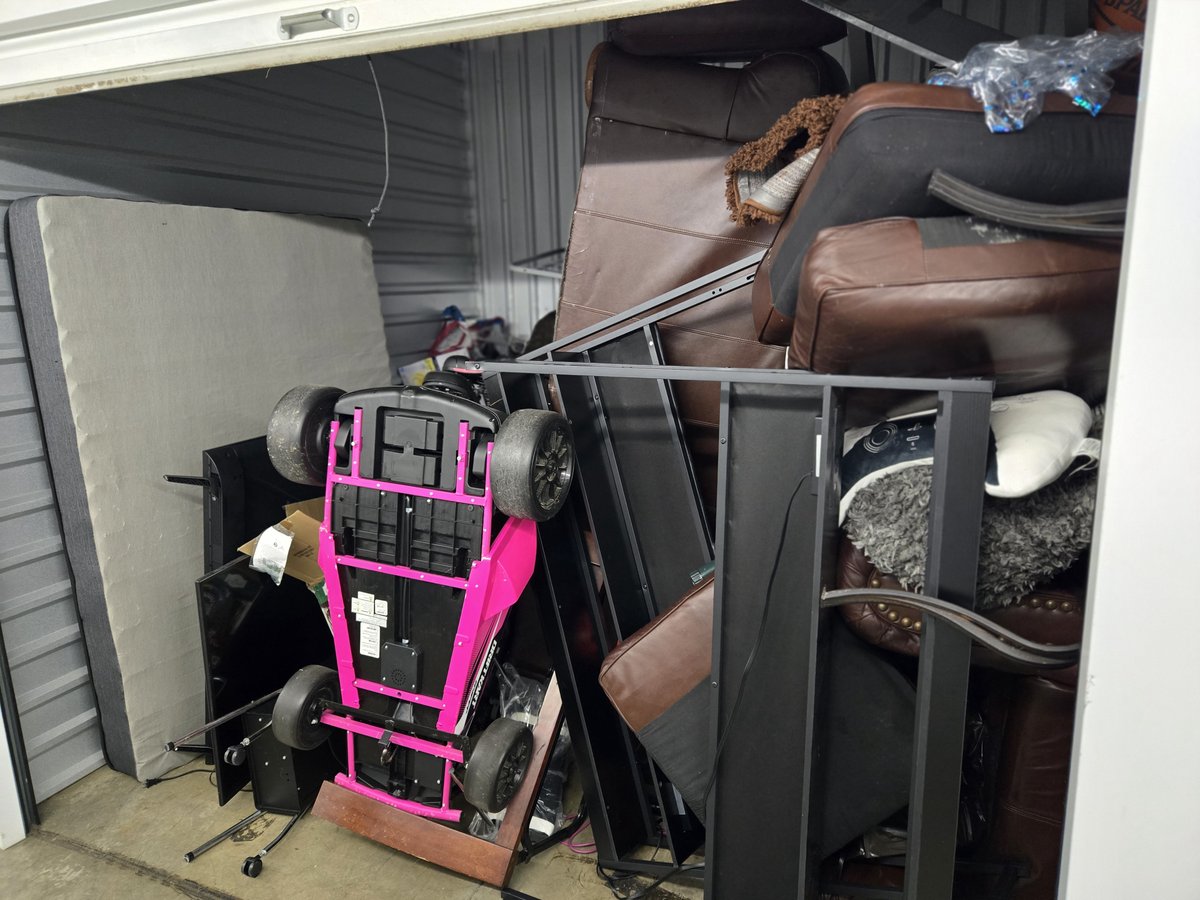 10 x 10 storage unit in Fayetteville, NC
