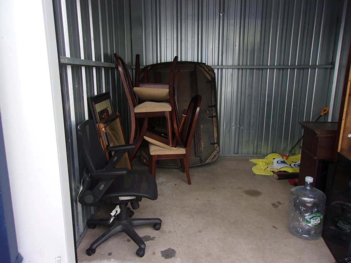 10 x 10 storage unit in Bayshore, NY