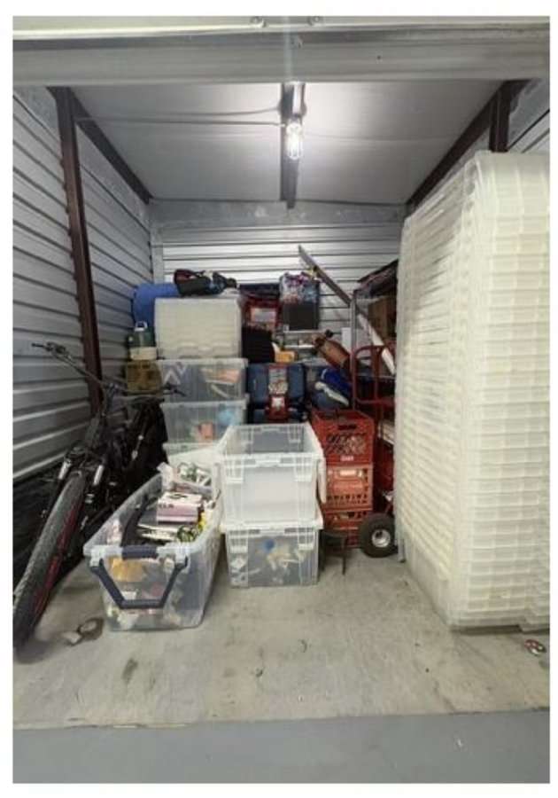 10 x 10 storage unit in Manor, TX