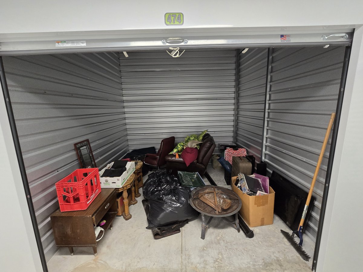 10 x 10 storage unit in Leesburg, FL