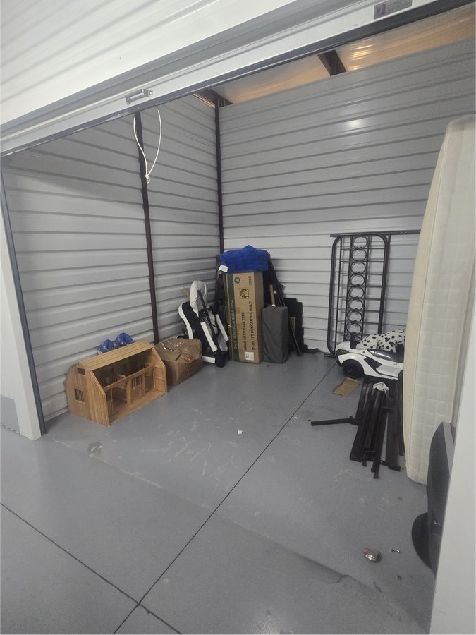 10 x 10 storage unit in Hutto, TX