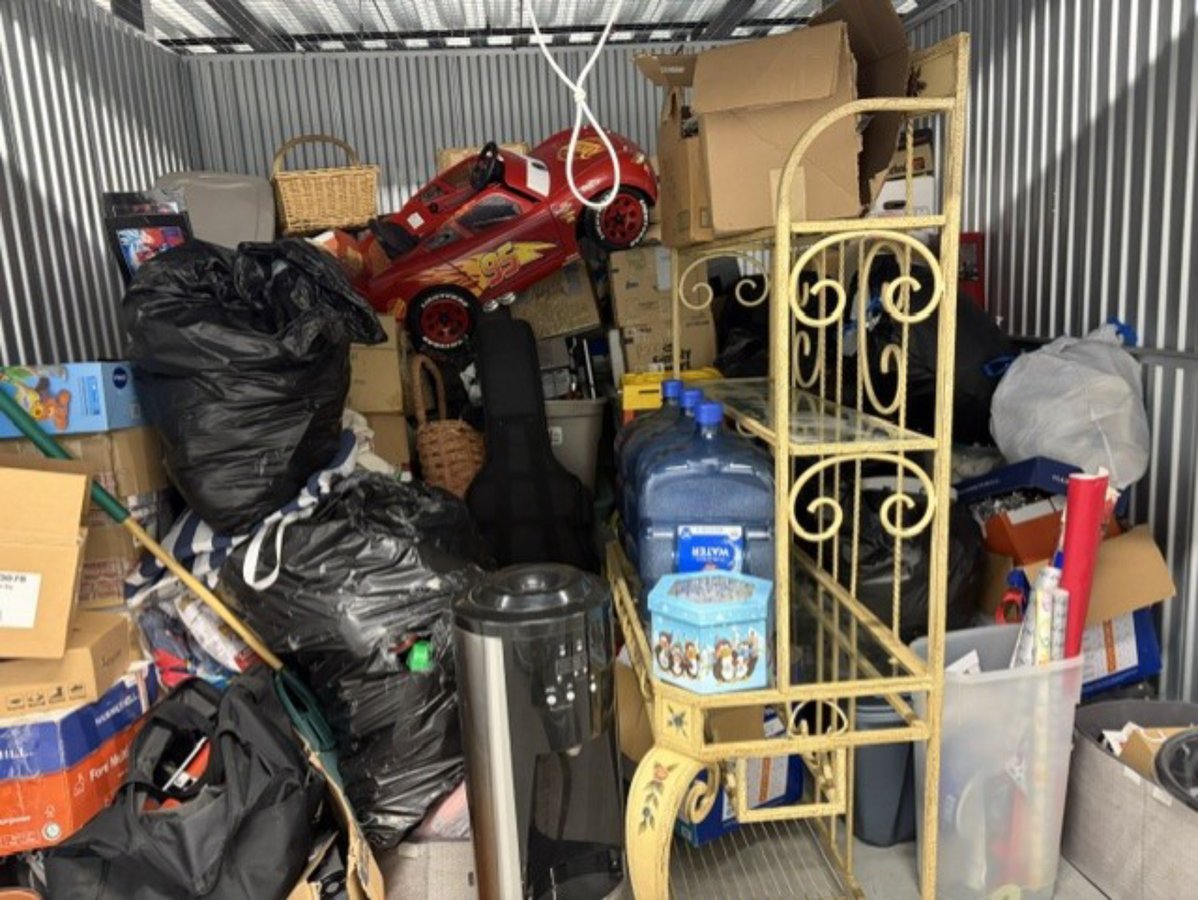 10 x 10 storage unit in Tyngsboro, MA
