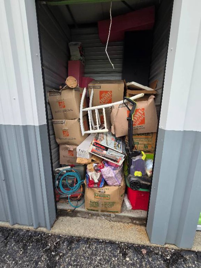 5 x 5 storage unit in Southgate, MI