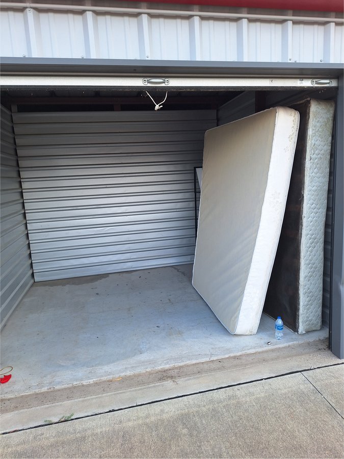 10 x 10 storage unit in Hutto, TX