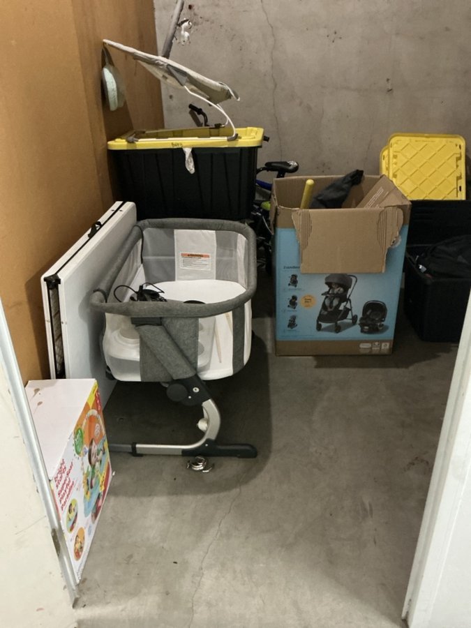 10 x 10 storage unit in Sacramento, CA