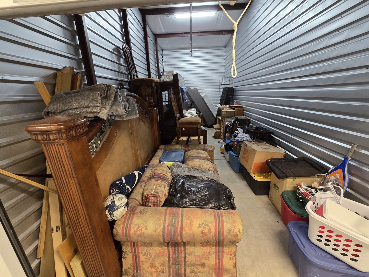 10 x 25 storage unit in Leesburg, FL