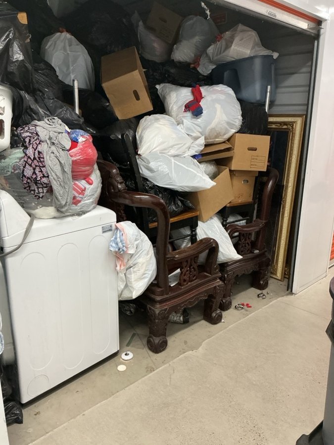 10 x 10 storage unit in Sacramento, CA
