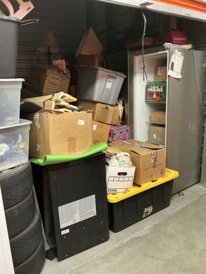 10 x 10 storage unit in Sacramento, CA