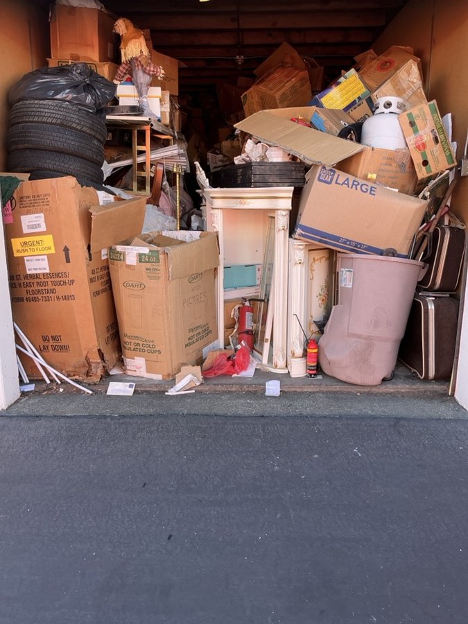 10 x 30 storage unit in Sacramento, CA