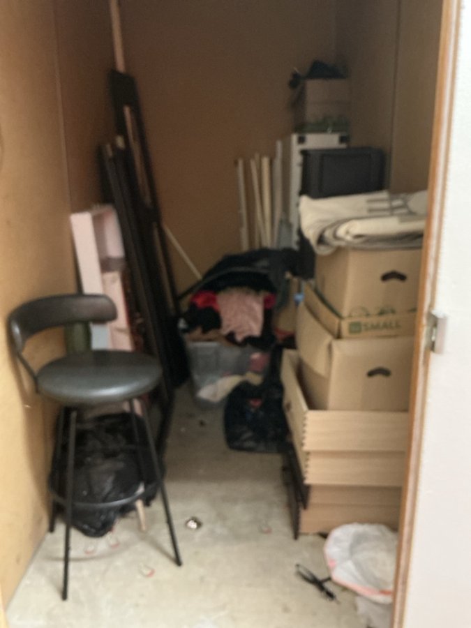 5 x 10 storage unit in Sacramento, CA