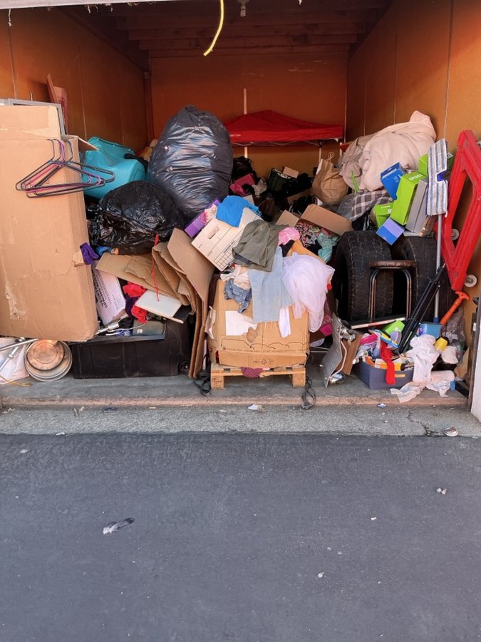 10 x 20 storage unit in Sacramento, CA