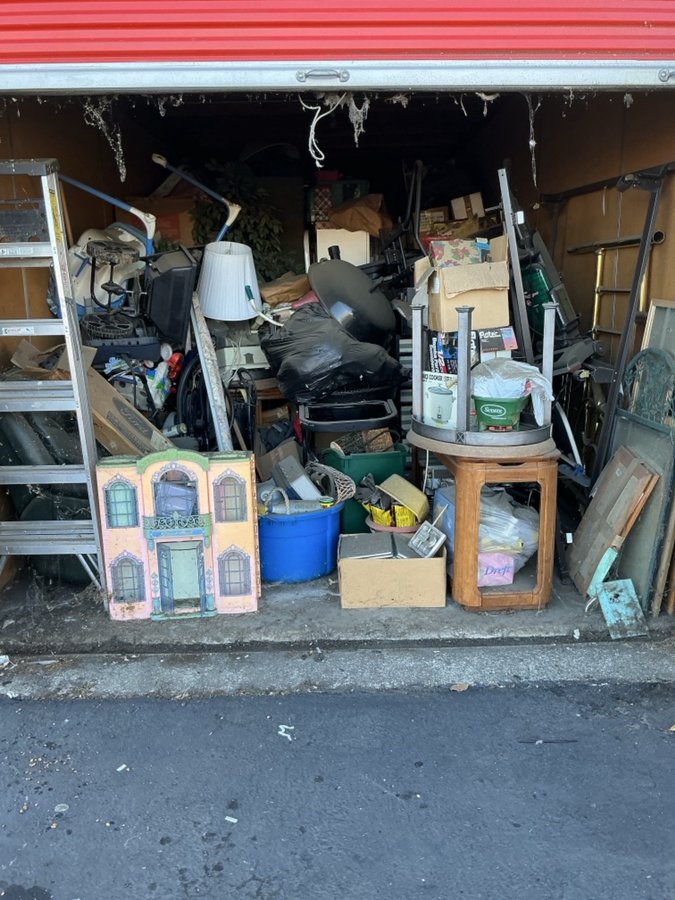 10 x 30 storage unit in Sacramento, CA