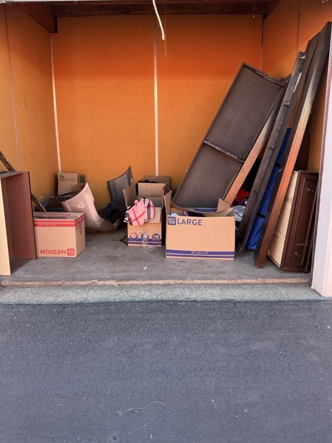 10 x 10 storage unit in Sacramento, CA