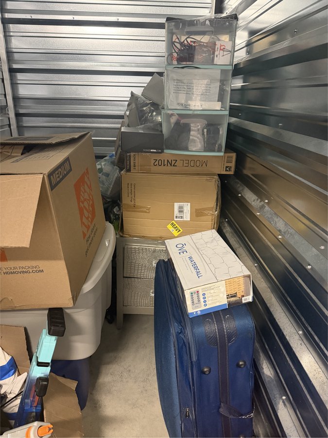 5 x 10 storage unit in Deer Park, NY