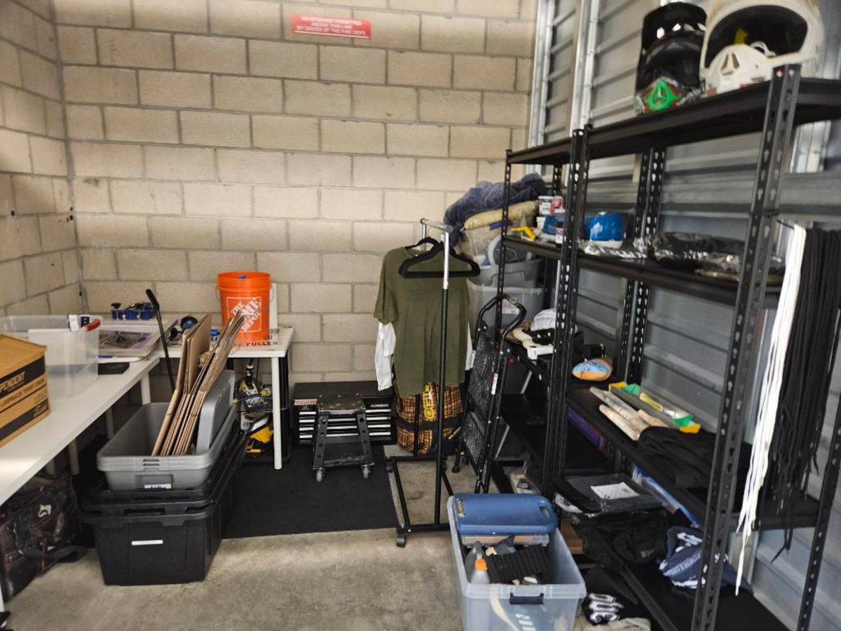 10 x 10 storage unit in Irvine, CA