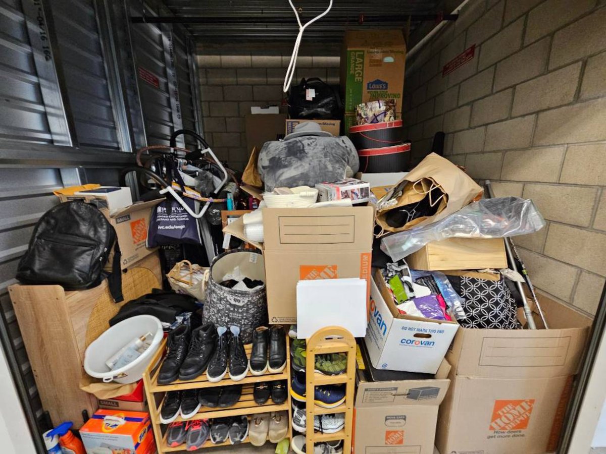 10 x 10 storage unit in Irvine, CA