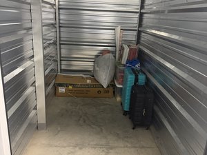 5 x 10 unit in Deer Park