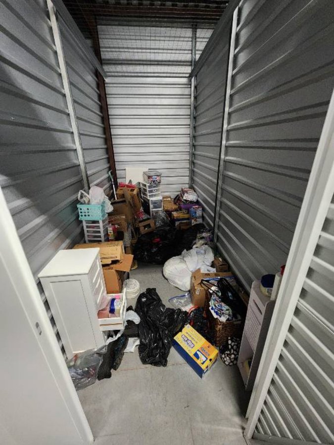 5 x 10 storage unit in Largo, FL