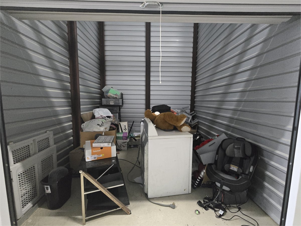 10 x 10 storage unit in Elyria, OH