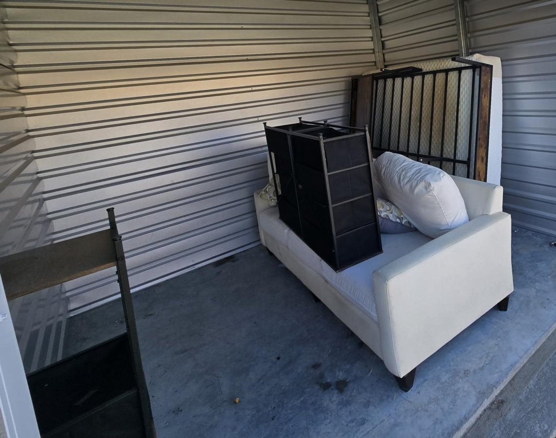 10 x 10 storage unit in Fairview Heights, IL
