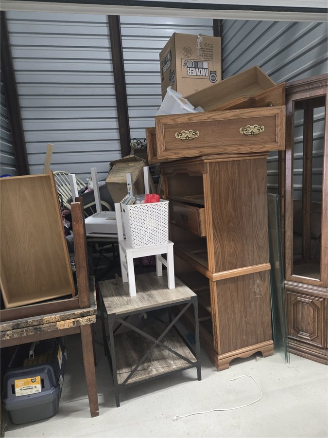 10 x 10 storage unit in Elyria, OH