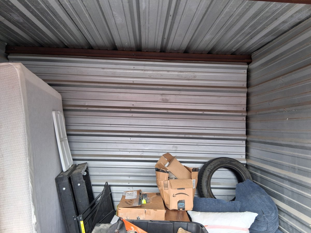 10 x 10 storage unit in Kyle, TX